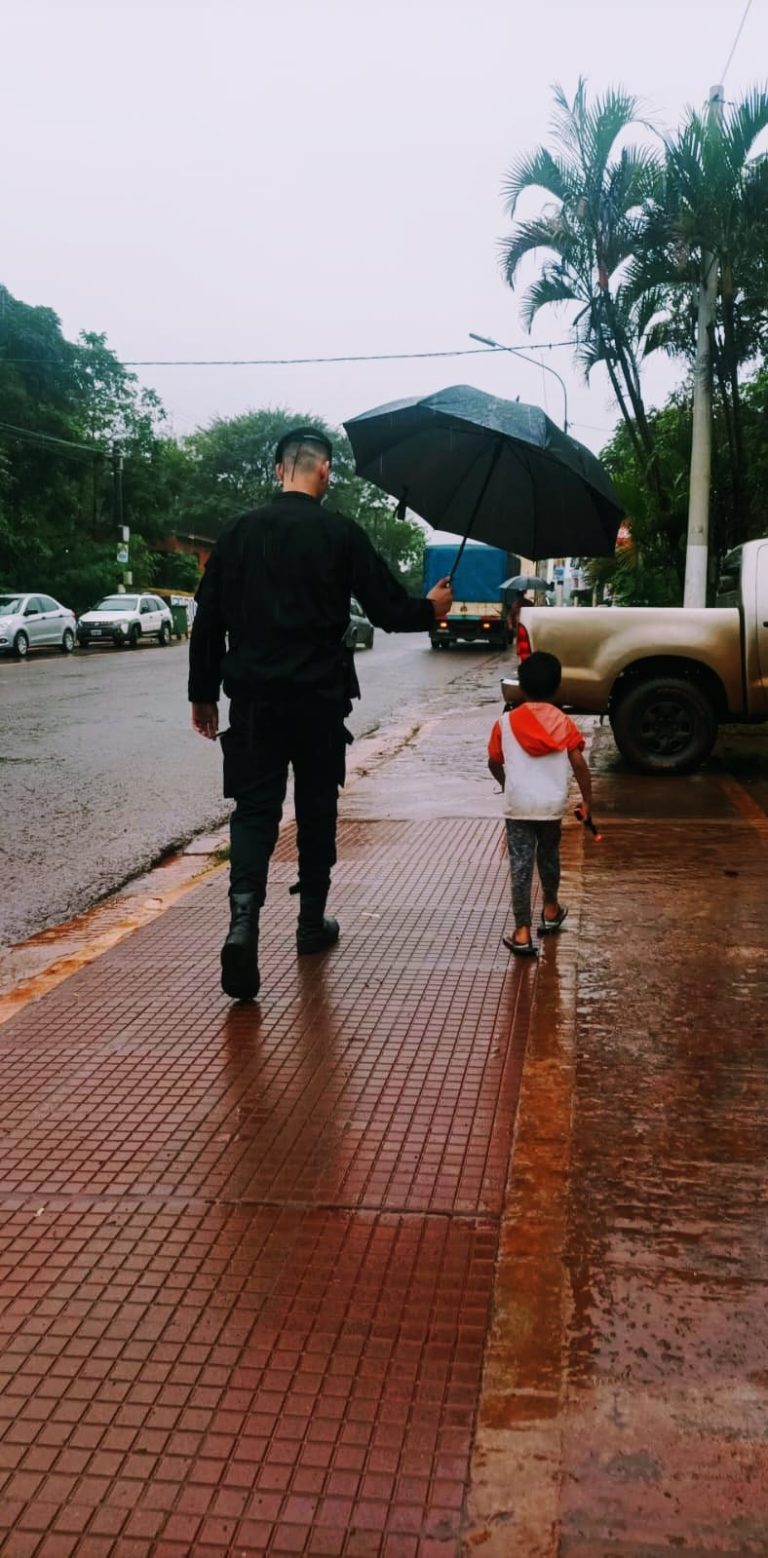 La Policía resguardó a un niño perdido y ubicó a su familia imagen-49