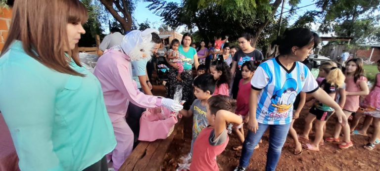 La Clínica del Juguete entregó huevos de Pascua y compartió merienda en el barrio Porvenir 2 imagen-40