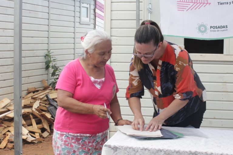 Mediante la Regularización Dominial, familias obtuvieron su casa propia en barrio Don Pedro imagen-24