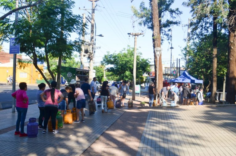 "Ahora GAS": se vendieron más de 400 garrafas en el barrio Villa Urquiza imagen-40