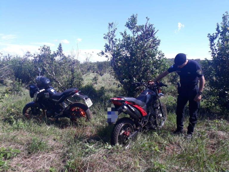 Recuperaron una moto robada en Oberá que estaba oculta en el monte imagen-27