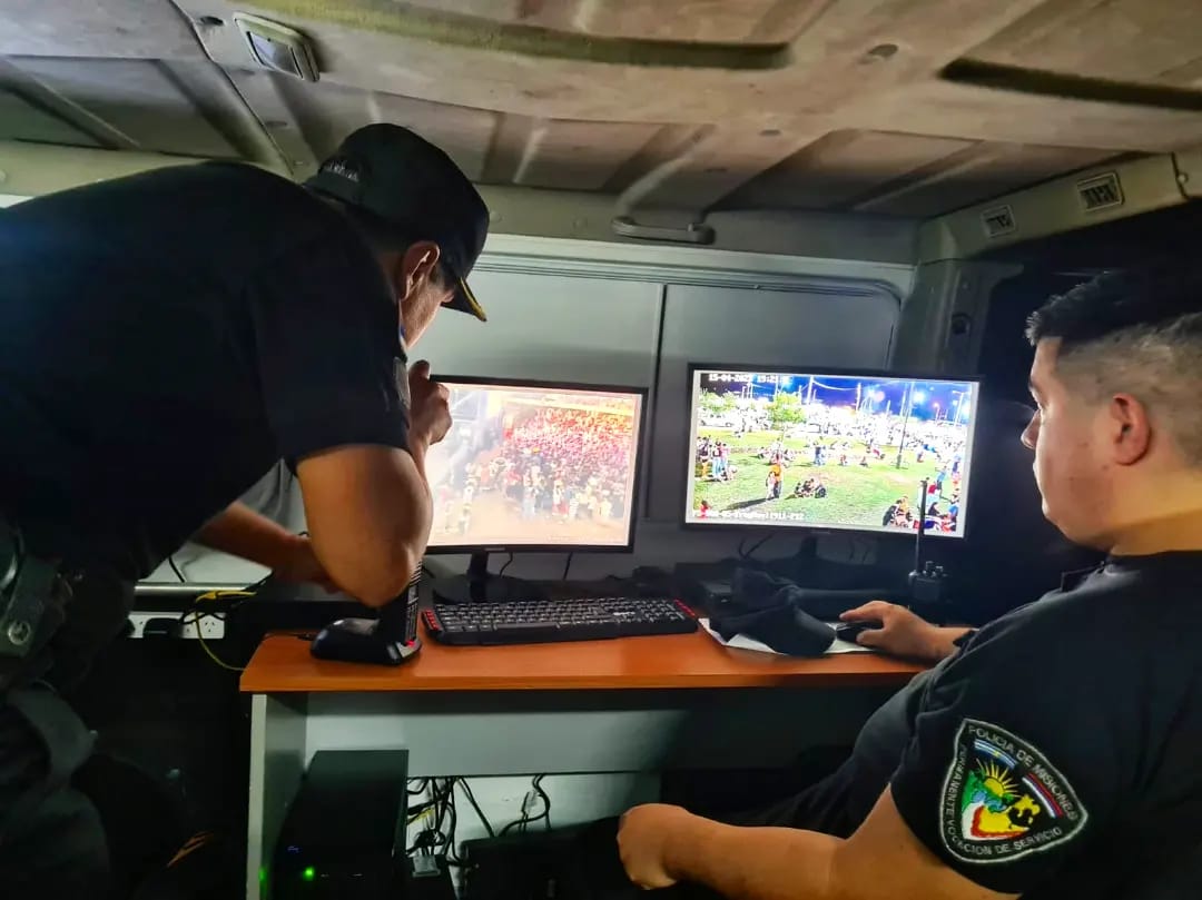 La Policía de Misiones incorporó un innovador centro de monitoreo móvil y ya demostró su eficiencia en el evento "Misiones Vibra" imagen-1
