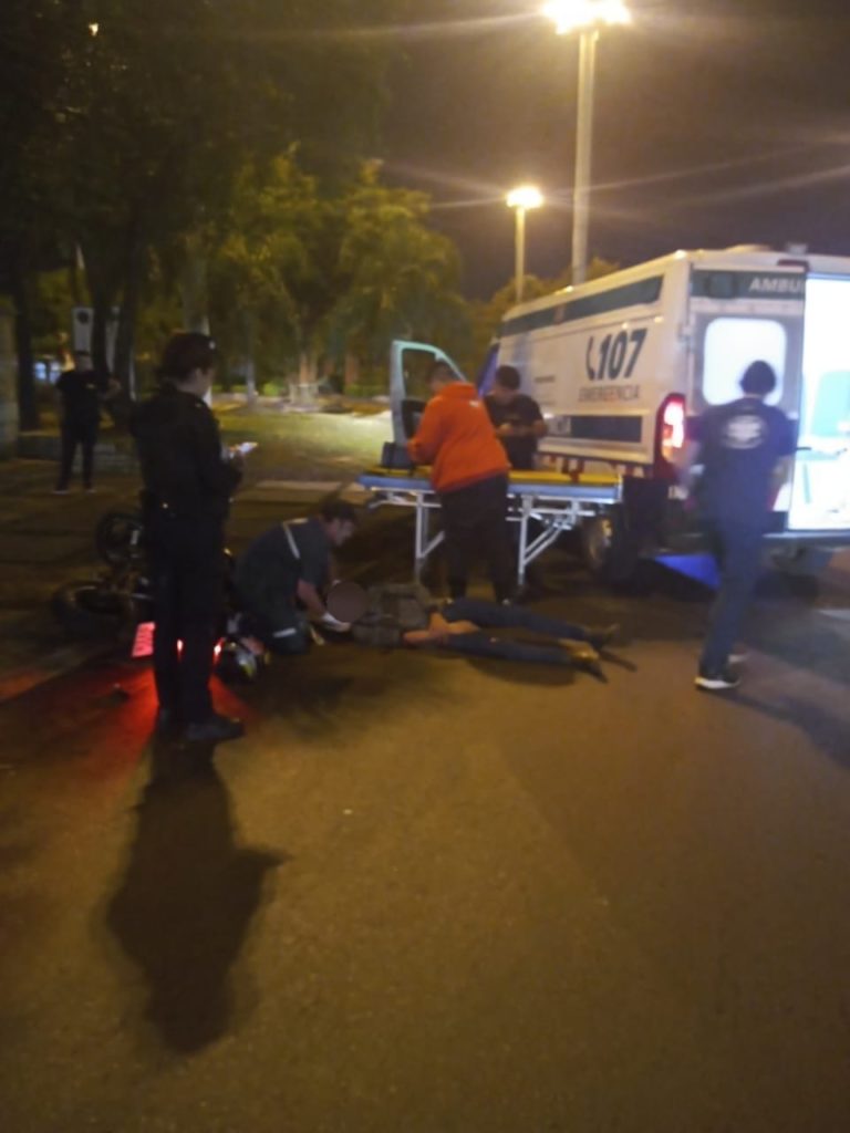 Despiste de motocicleta en la Rotonda dejó un lesionado imagen-13