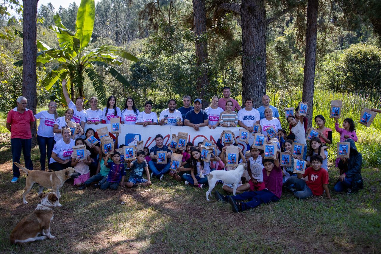 Salud compartió una merienda con niños de Picada 9 de Eldorado, con juegos y obsequios imagen-16