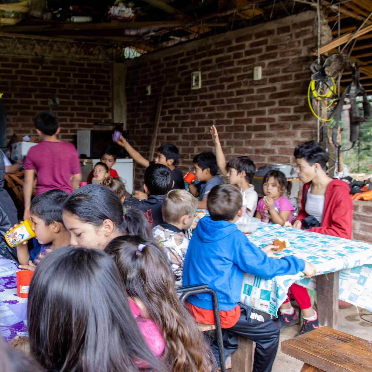 Salud compartió una merienda con niños de Picada 9 de Eldorado, con juegos y obsequios imagen-12
