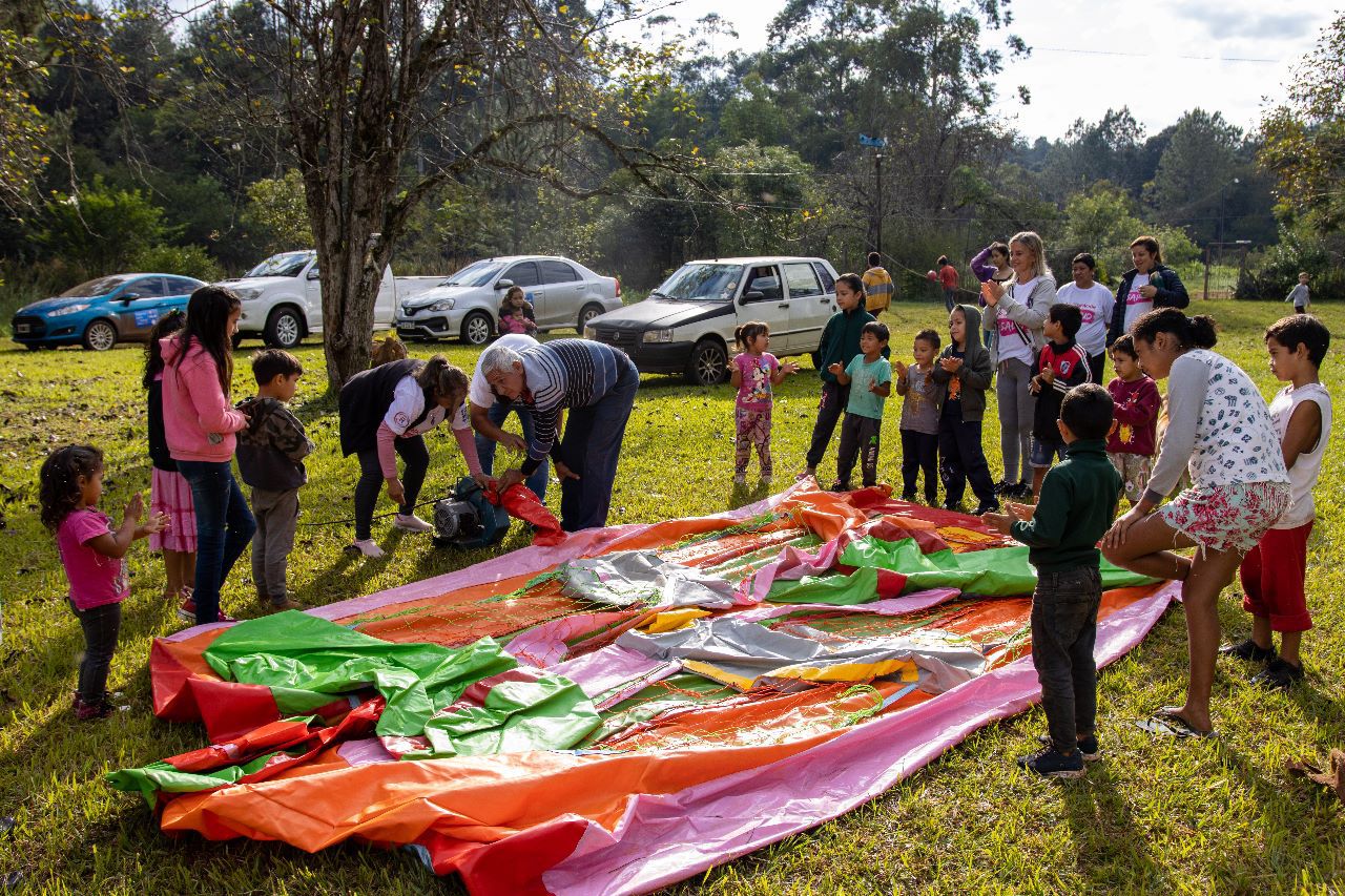 Salud compartió una merienda con niños de Picada 9 de Eldorado, con juegos y obsequios imagen-18