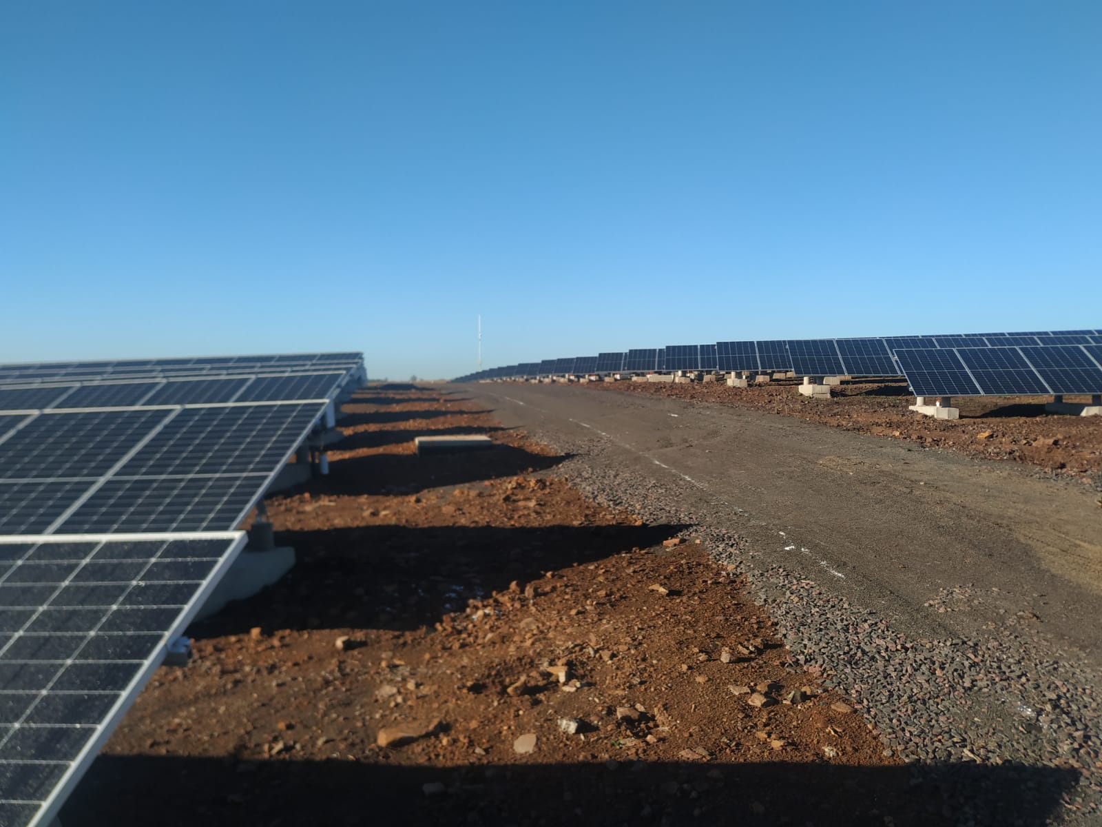 Ponen en marcha el Parque Solar Fotovoltaico "Silicon Misiones", de 5 megas, capaz de abastecer de energía a unas 2 mil familias de Posadas imagen-2