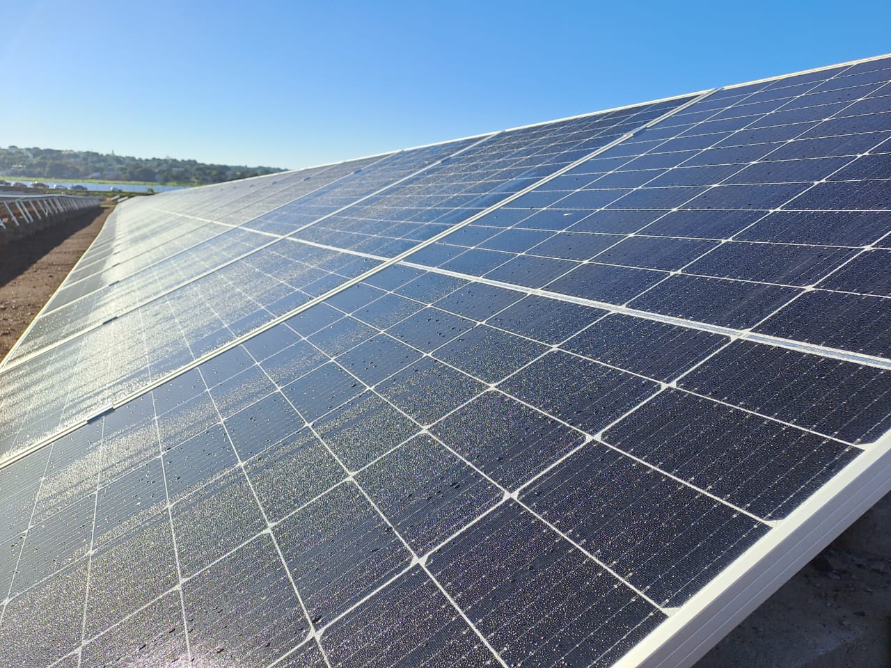 Ponen en marcha el Parque Solar Fotovoltaico "Silicon Misiones", de 5 megas, capaz de abastecer de energía a unas 2 mil familias de Posadas imagen-10
