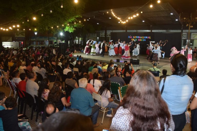 Con diversas performances se conmemoró el Día Internacional de la Danza imagen-25