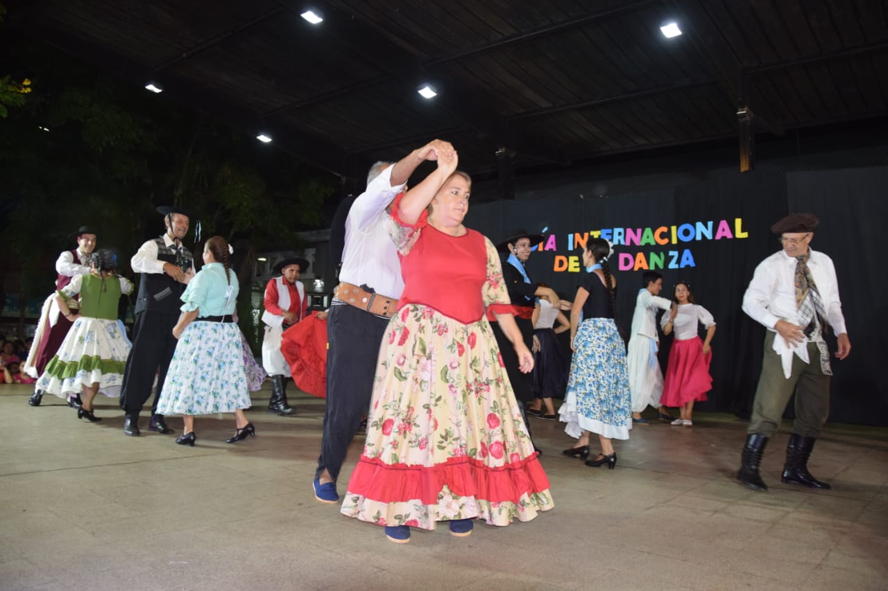 Con diversas performances se conmemoró el Día Internacional de la Danza imagen-2