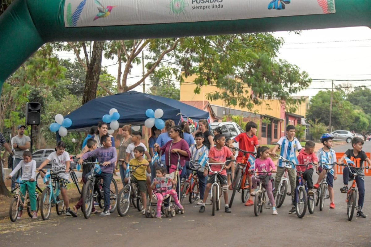 Semana de Mayo: Los niños fueron protagonistas de una "bicicleteada patriótica" imagen-1