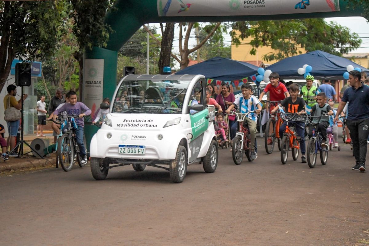Semana de Mayo: Los niños fueron protagonistas de una "bicicleteada patriótica" imagen-2