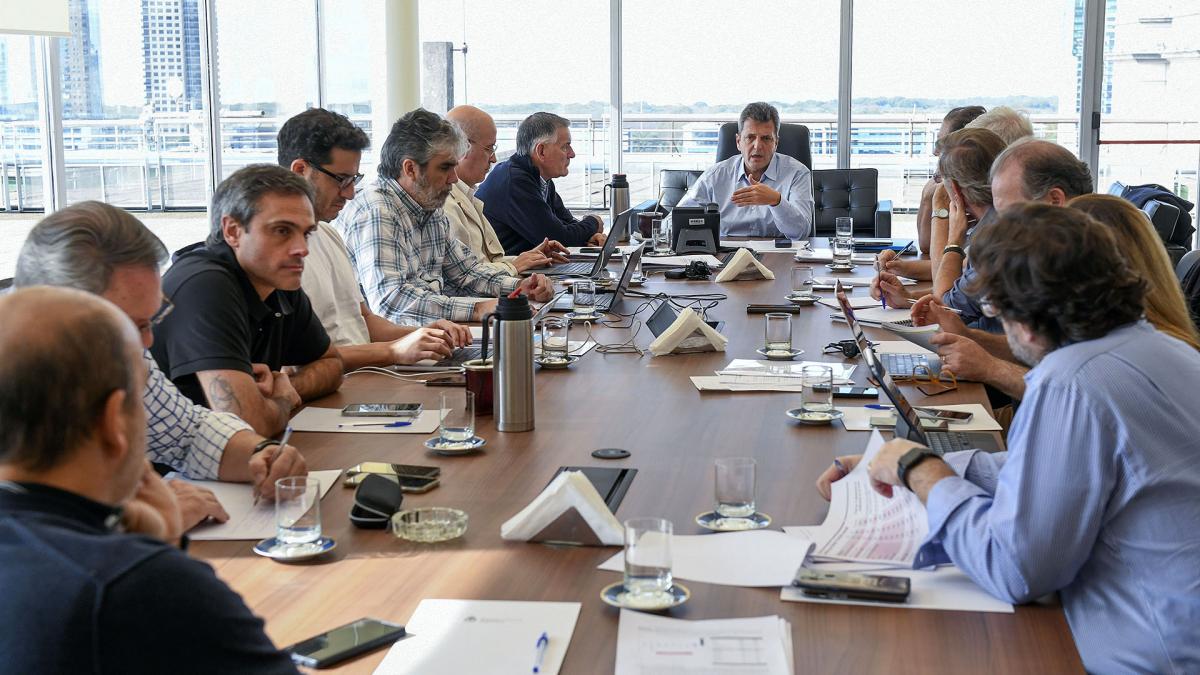 Massa y el equipo económico mantuvieron una reunión en Hacienda imagen-1