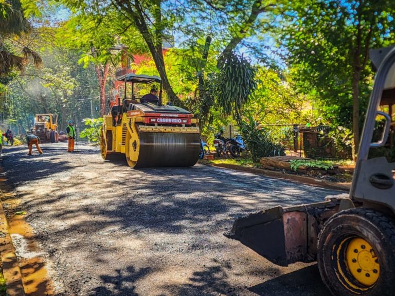 Vialidad ejecuta nueva etapa de pavimento sobre empedrado en Eldorado imagen-16