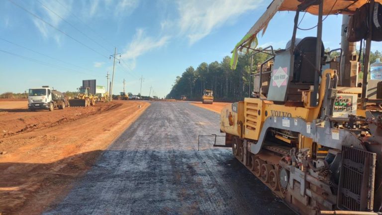 Avanzan obras de pavimento en la nueva rotonda de la intersección de las rutas provinciales 2 y 10 imagen-30