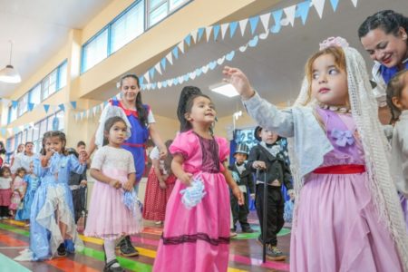 Niñas y niños del EPI “MiniBot” conmemoraron un nuevo aniversario del Primer Gobierno Patrio imagen-10