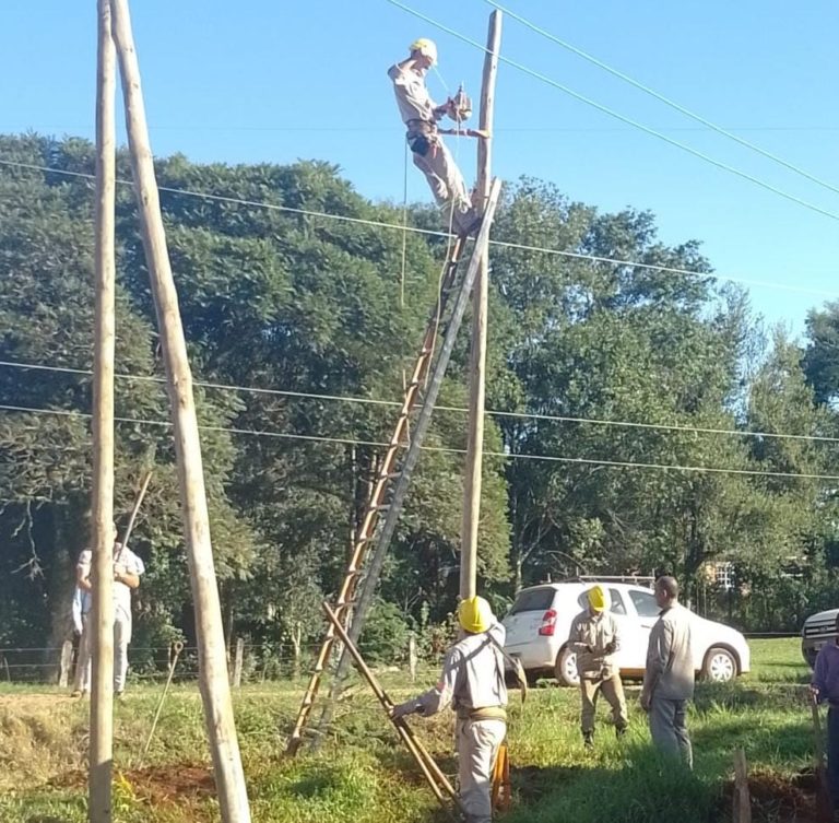 Nuevos transformadores benefician a más de 30 familias en San Vicente imagen-31