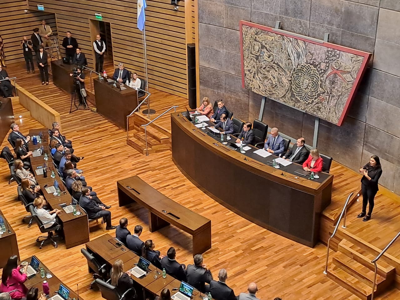 Encabezado por la titular del STJ, el Poder Judicial presenció en la Legislatura la apertura del período ordinario de sesiones imagen-2