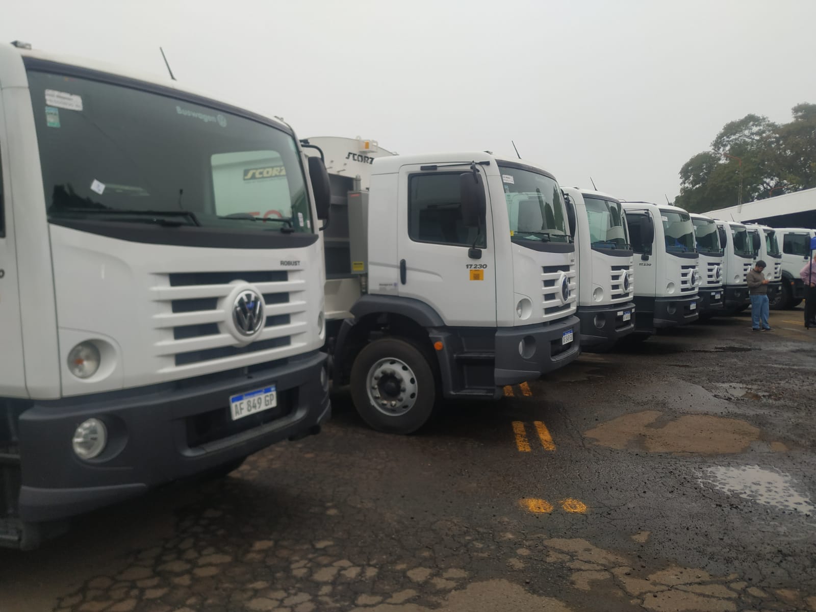 Municipios recibieron camiones en otro lote de entregas del Gobierno provincial sobre un total de 50 imagen-2