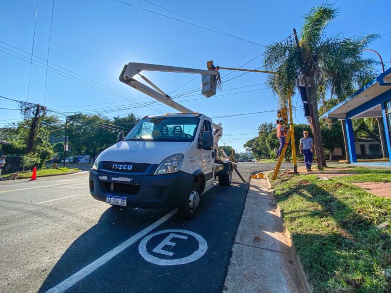 Habilitaron un semáforo en la esquina de las avenidas Alem y 115 imagen-46