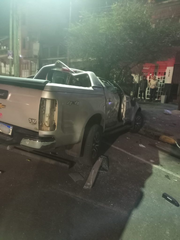 Quedó atrapado en la camioneta tras colisión frontal imagen-10