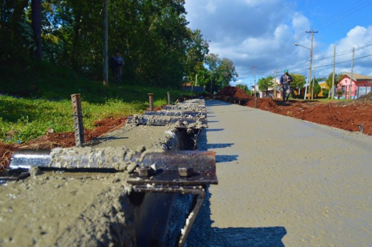 Avanzan obras de mejoras en calles de la zona Oeste imagen-11