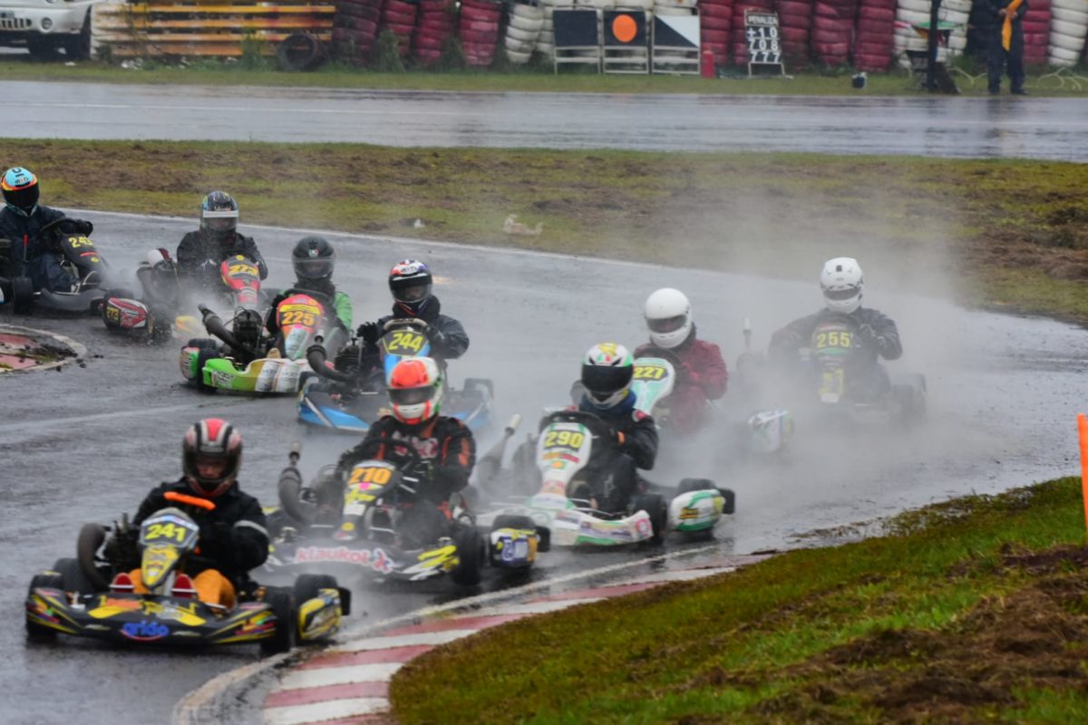 Karting: la lluvia no frenó el espectáculo en Posadas imagen-1