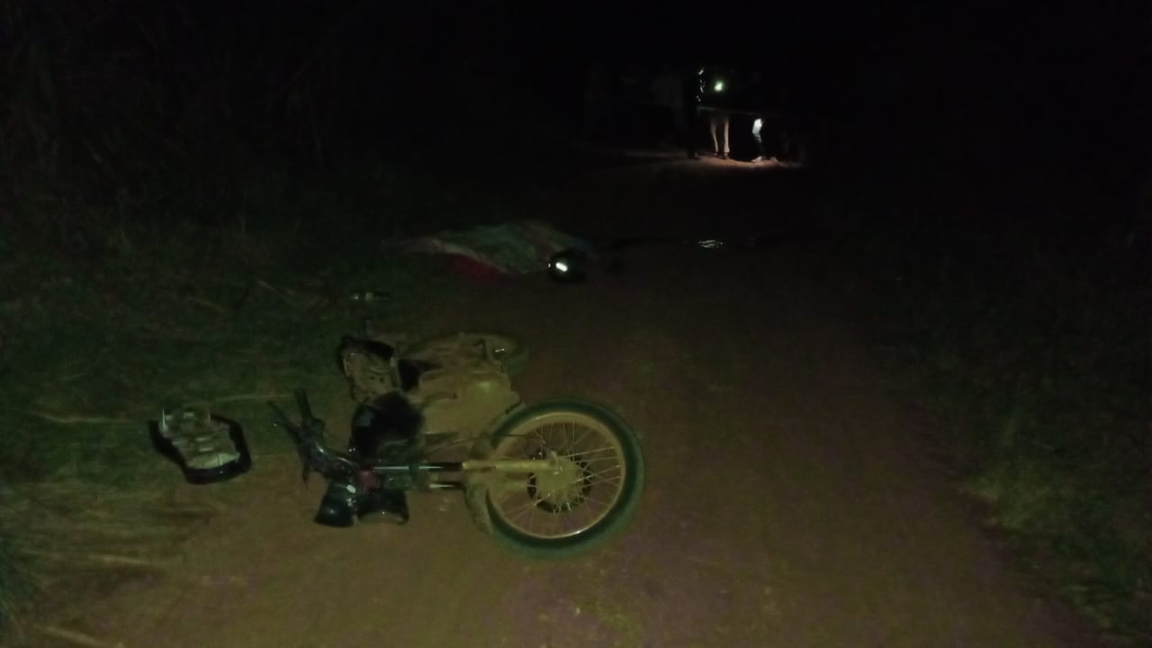 Motociclista chocó contra una soga atravesada en el camino, volcó y murió imagen-1