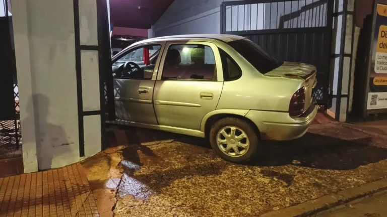 Automovilista chocó contra una vivienda y terminó detenida, dio positivo al alcotest imagen-30