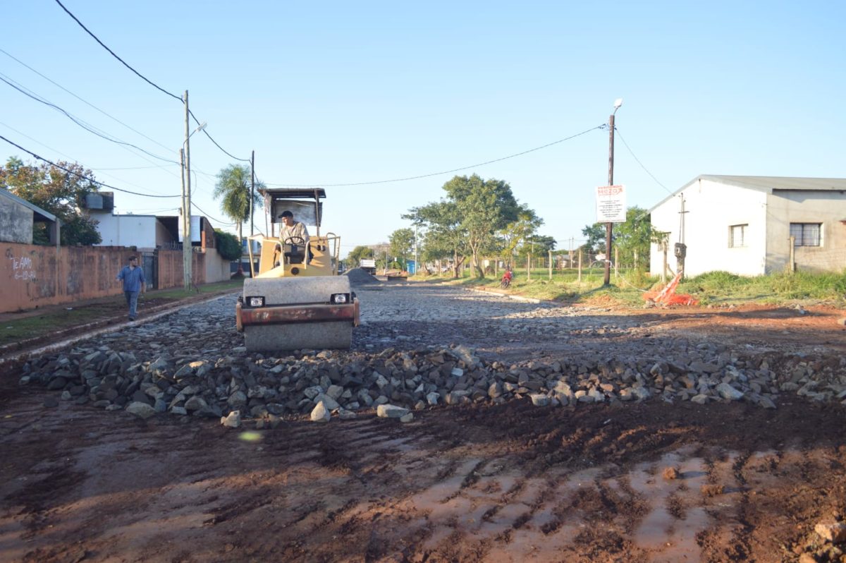Mejoras hidráulicas y viales para barrios de Itaembé Miní imagen-1