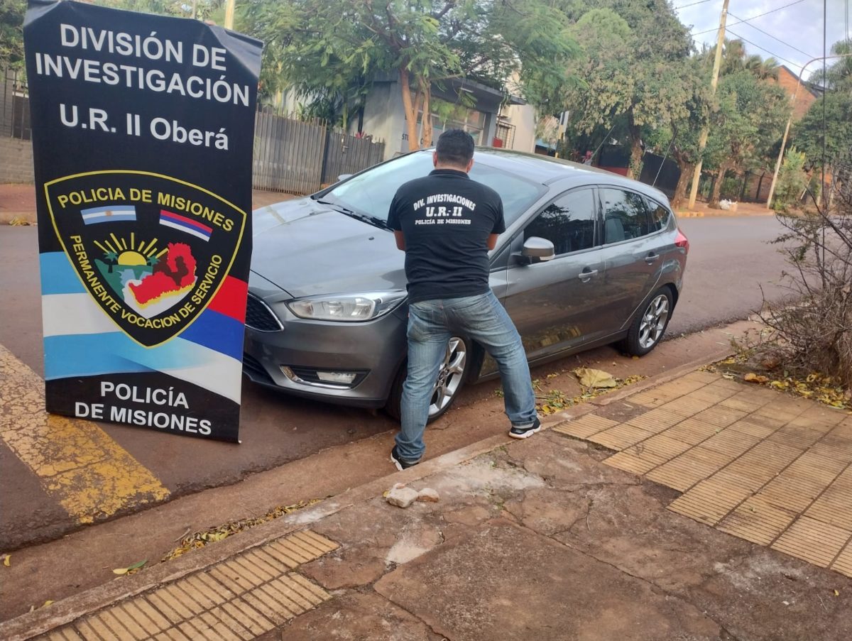 Policías de Oberá secuestraron dos vehículos robados en Buenos Aires imagen-1