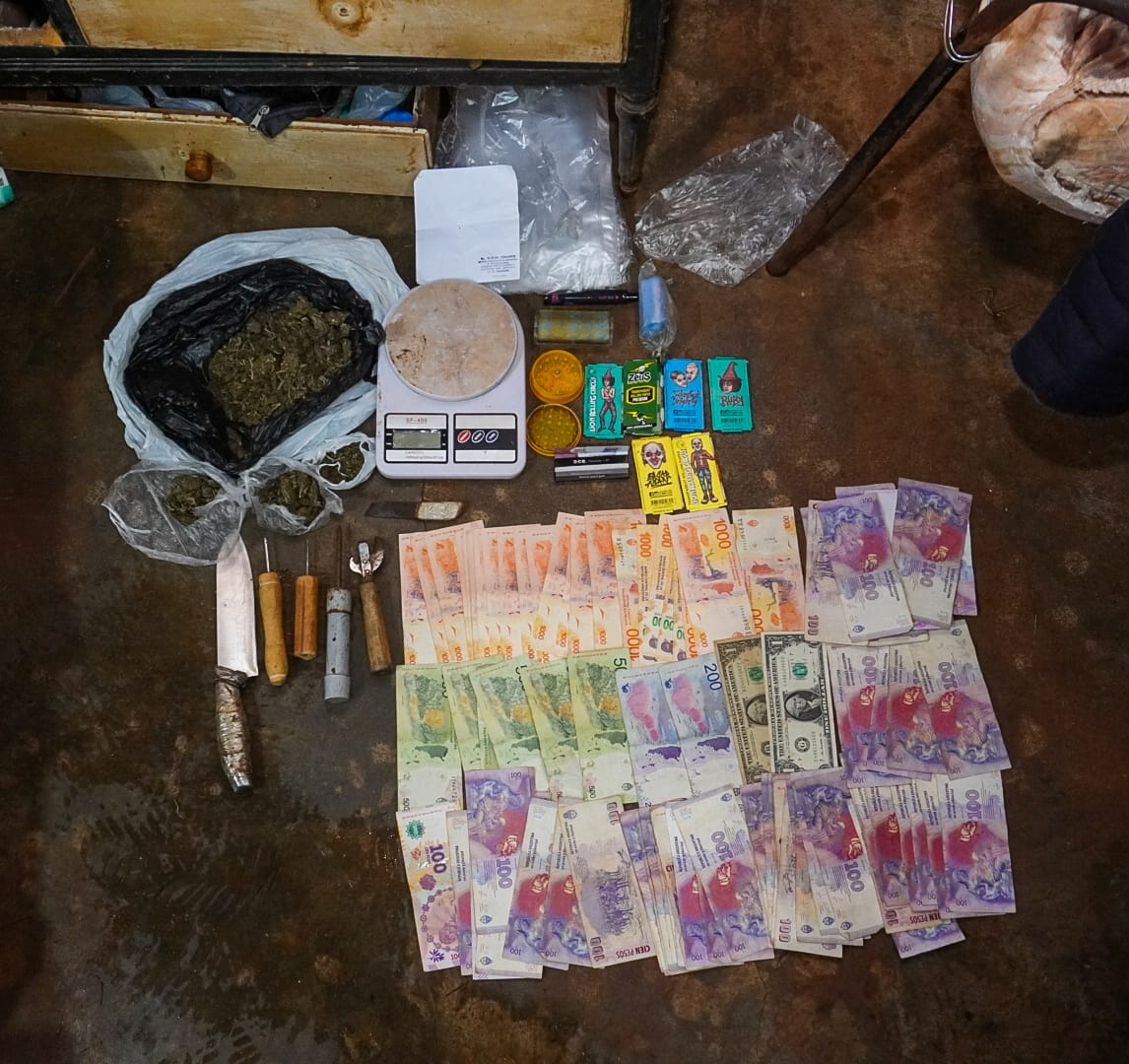 La policía desarticuló una red de distribución de drogas en Posadas imagen-14
