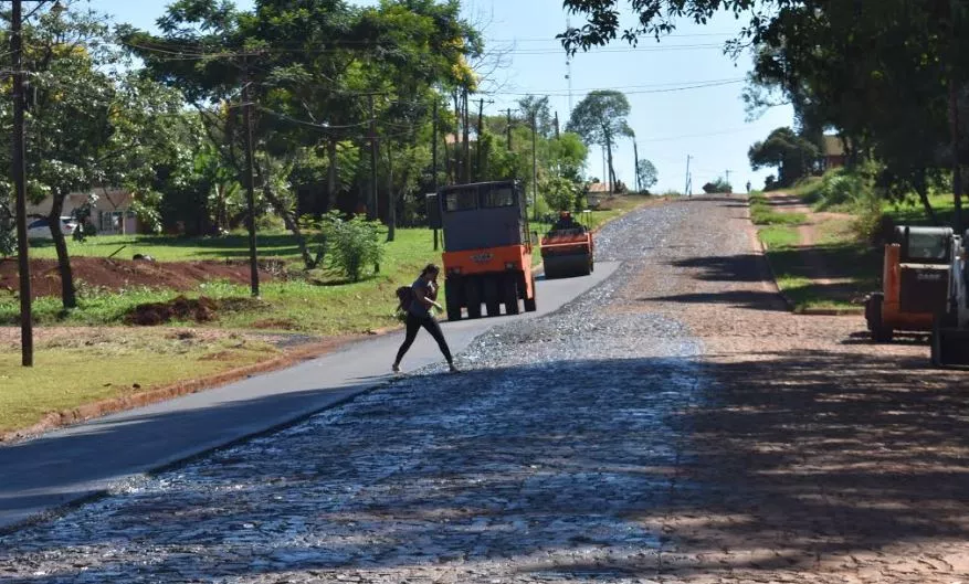 Vialidad Provincial arrancó obras para asfaltar 100 cuadras en San Pedro imagen-1