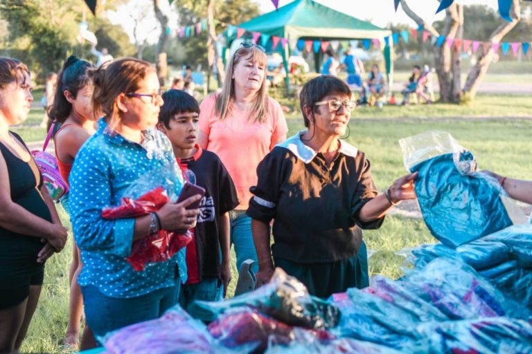 El Ropero Solidario del P.A.S. llegó al barrio Cruz del Sur imagen-1