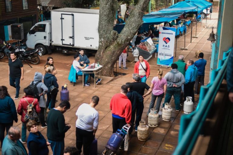 Nuevo operativo del P.A.S. llegó con servicios, atenciones y el Mercadito Solidario al barrio Sur Argentino imagen-10