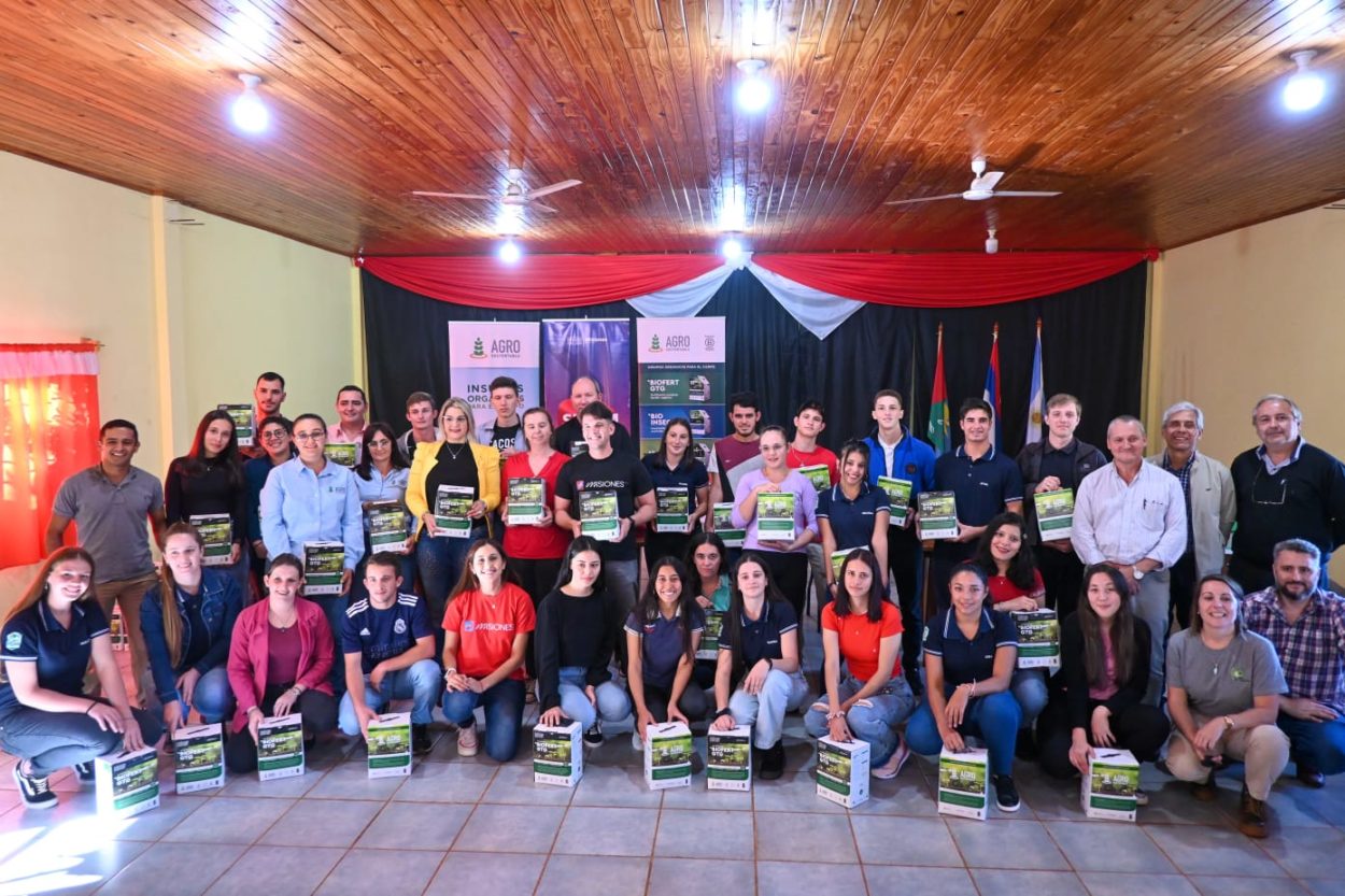 Jóvenes del profesorado en Ciencias Biológicas participaron de una capacitación en el Centro de Producción de San Vicente imagen-2