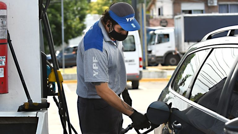 Massa advirtió a las petroleras que no pueden aumentar más del 4,5% los combustibles imagen-42