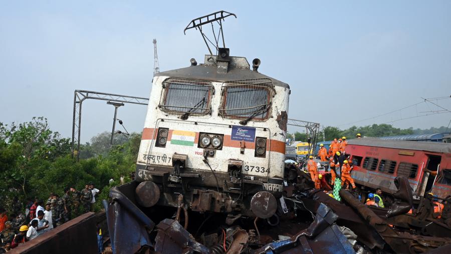 Más de 280 muertos y cientos de heridos en un accidente de tren en India imagen-4