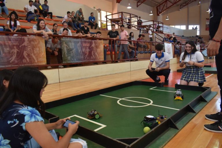 Emoción, creatividad y destreza tecnológica en la tercera fecha de la Copa Robótica Misiones imagen-38