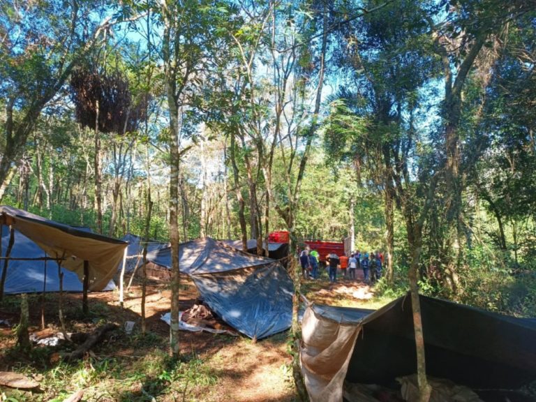 Clausuran un campamento de trabajadores por indicio de explotación laboral imagen-3