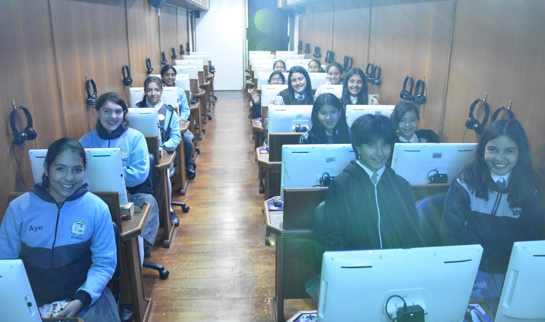 Visitas Guiadas: El Embajador Legislativo sorprende a los estudiantes con su Asistente Virtual ‘Legis’ imagen-4