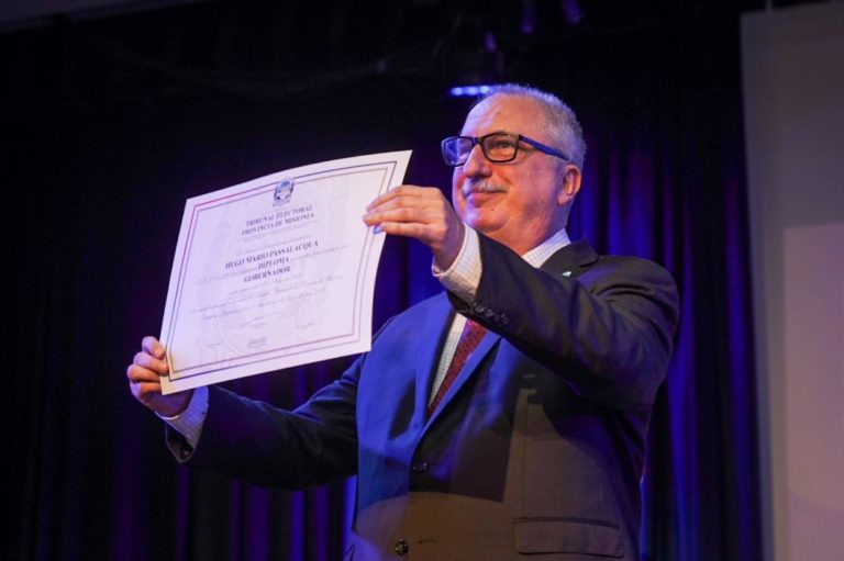 En el Teatro de Prosa se realizó el acto de proclamación de autoridades elegidas el 7 de mayo y entrega de Diplomas imagen-26