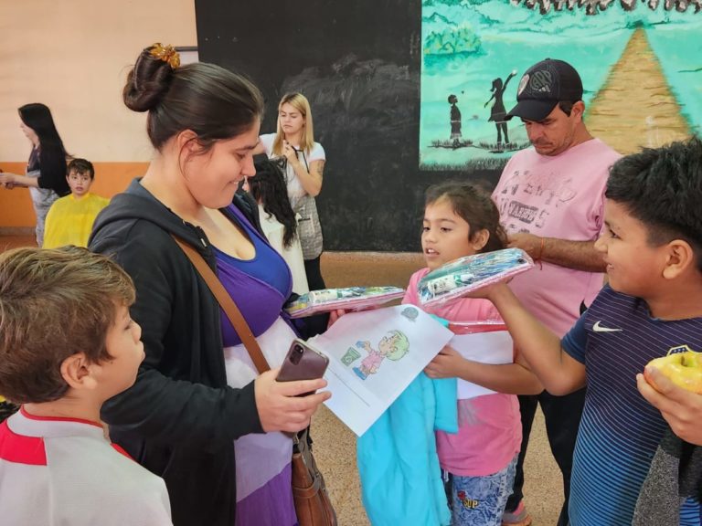 Vecinos del barrio "Sol de Misiones" recibieron servicios del Iplyc Social Presente imagen-15