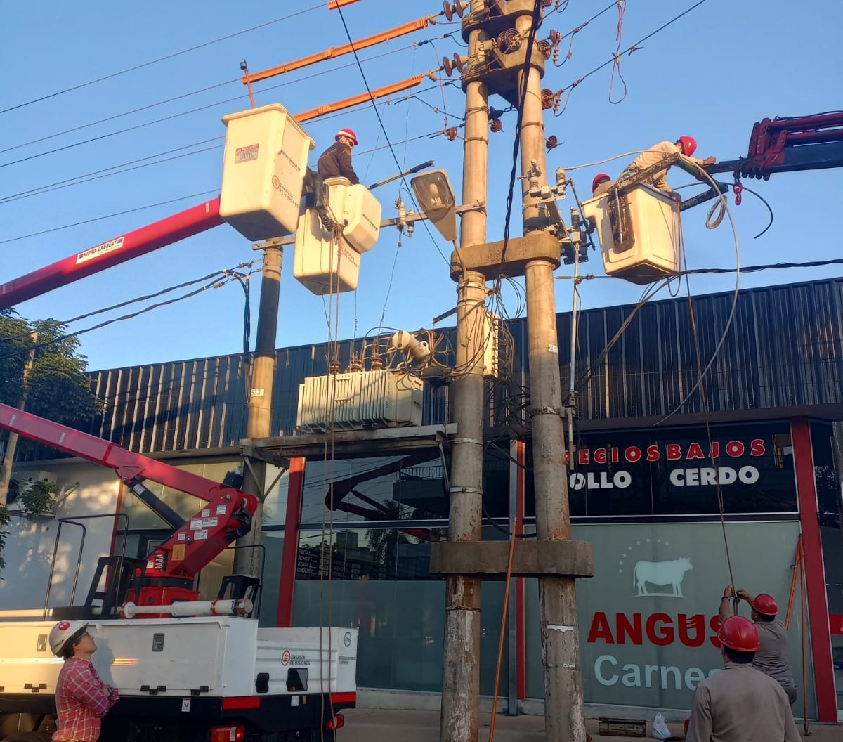 Con vistas al próximo verano, empresa de energía ejecuta trabajos de mantenimiento preventivo en Posadas imagen-6