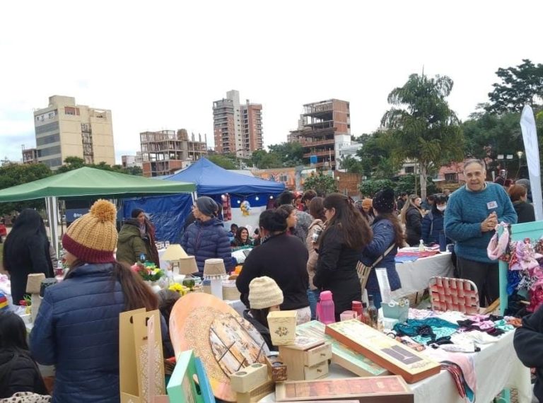 Emprendedores exhiben sus productos en la Feria de Manos Productivas imagen-23