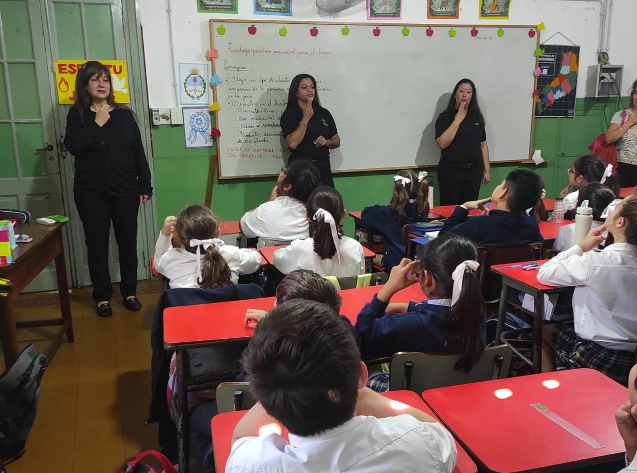 Inclusión y accesibilidad: Charlas sobre la Lengua de Señas Argentina en escuelas imagen-2