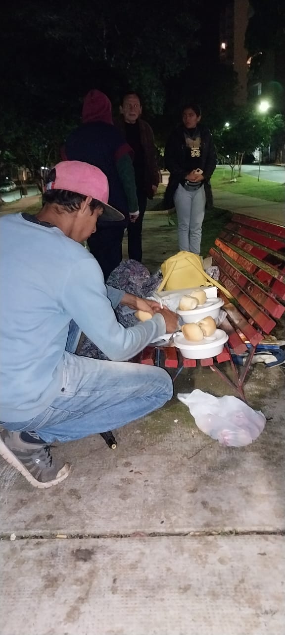 Cena y abrigo para las personas en situación de calle llevó la Clínica del Juguete en recorridas imagen-6