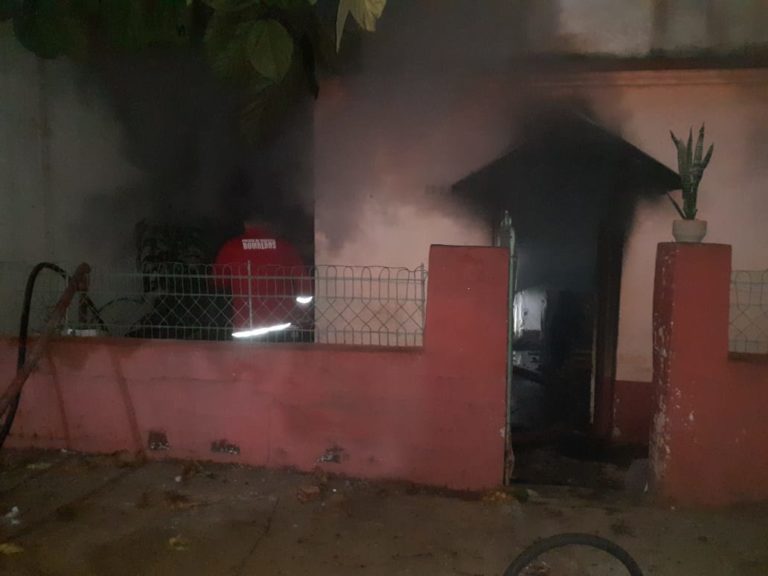 Puso a secar una remera en el caloventor y se le incendió la casa imagen-24