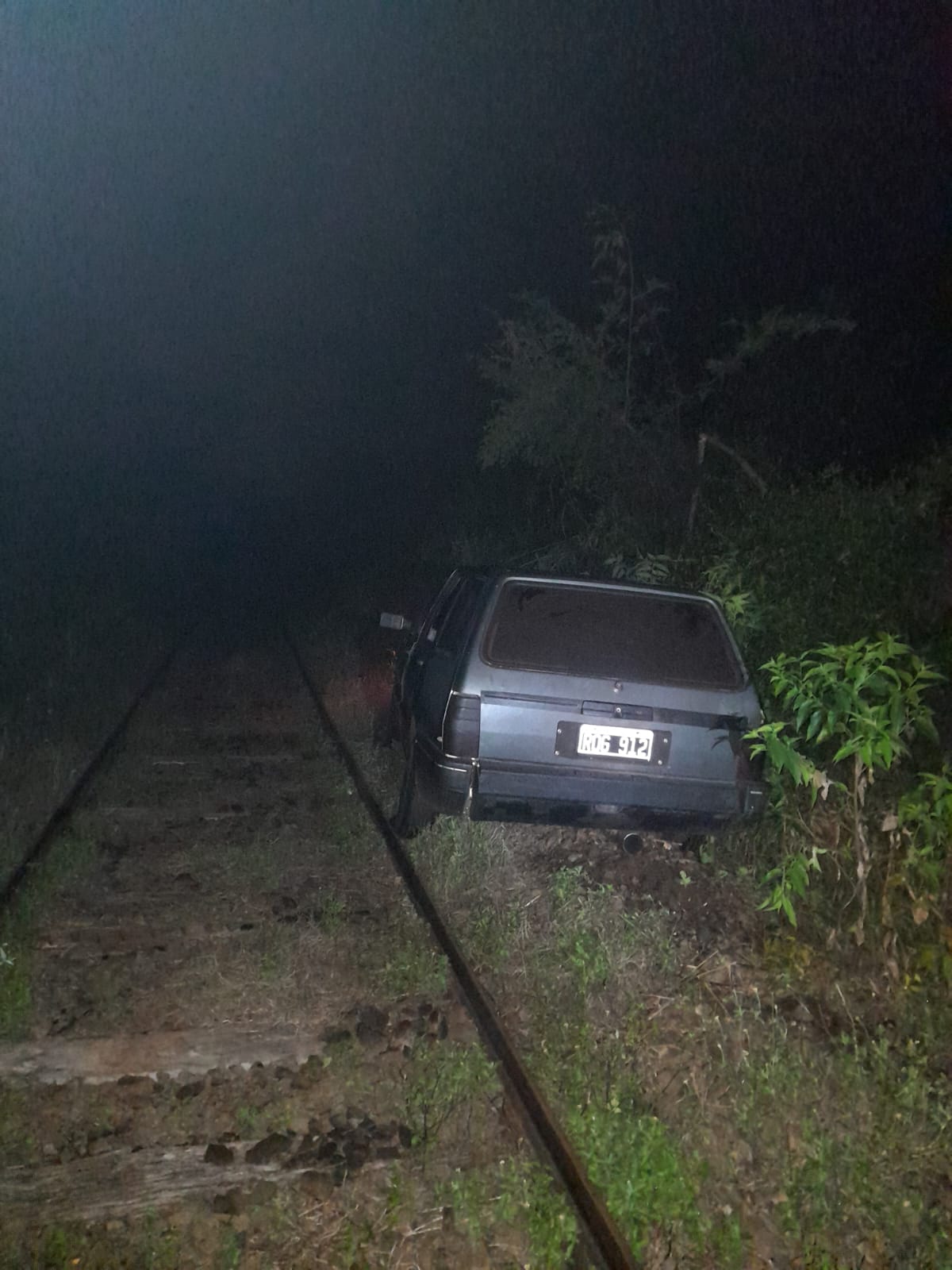 Servicio de tren internacional interrumpido debido a un auto que impide el cruce en Garupá imagen-2