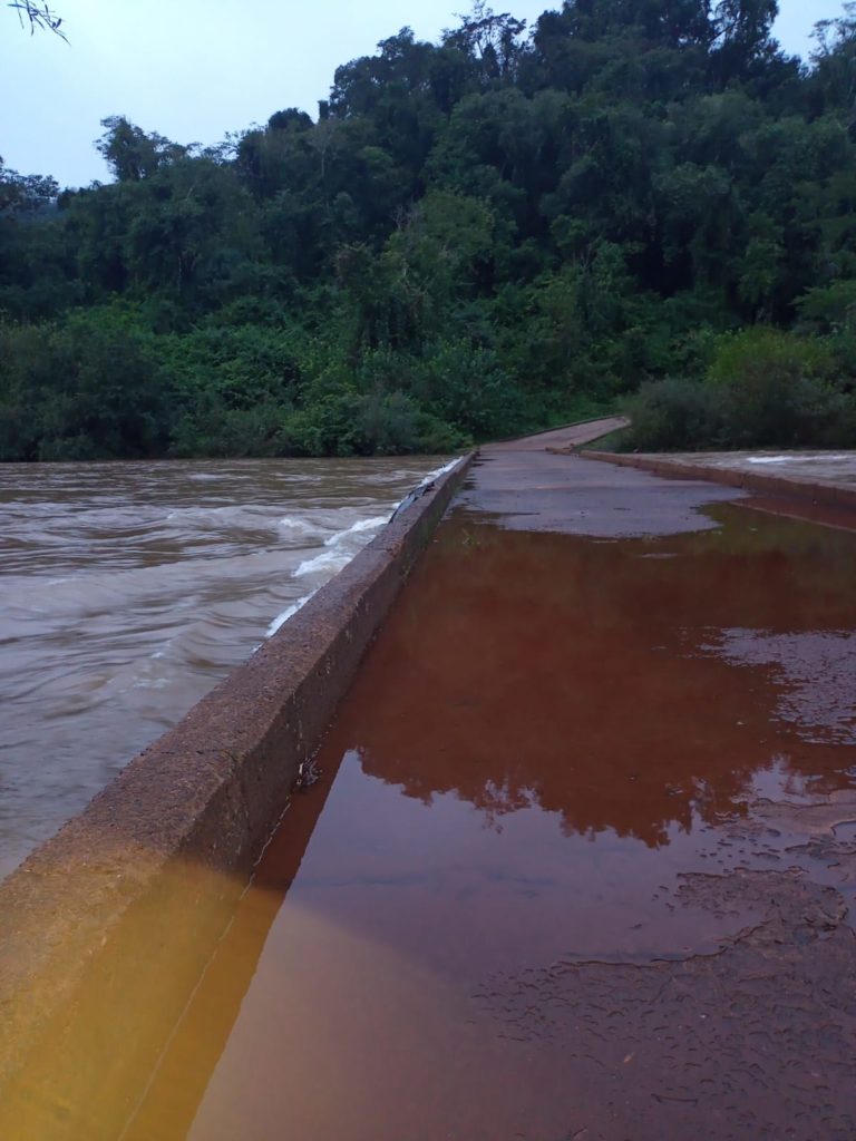 Activan protocolo de evacuación por crecida del arroyo Yabotí y suspenden ingreso al Moconá imagen-12